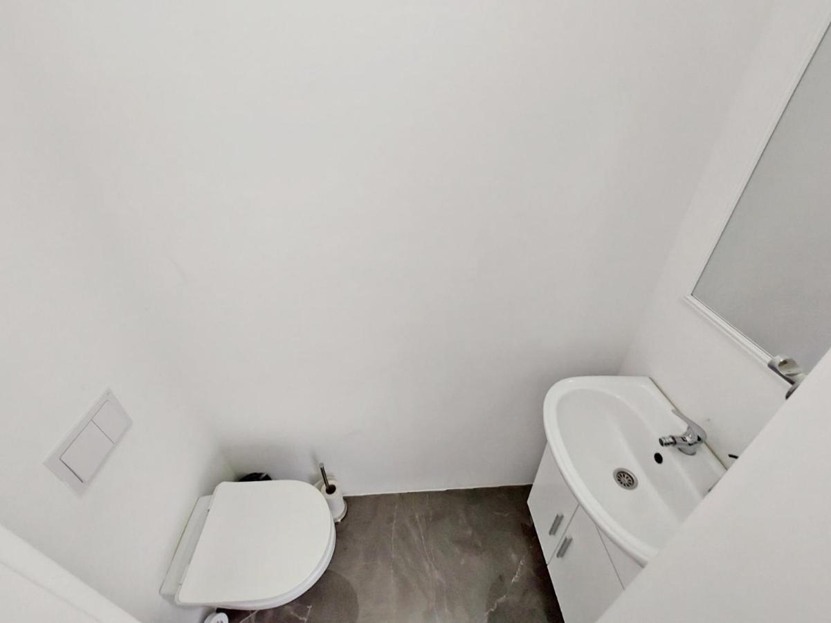 Rose Valley, Modern Studios & Apartments Ljubljana Bagian luar foto