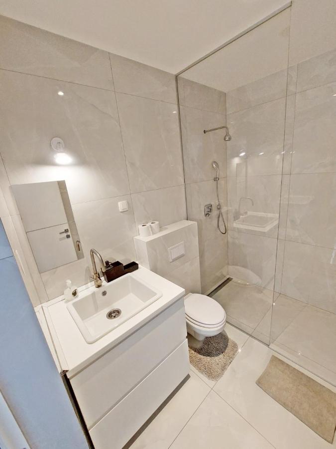 Rose Valley, Modern Studios & Apartments Ljubljana Bagian luar foto